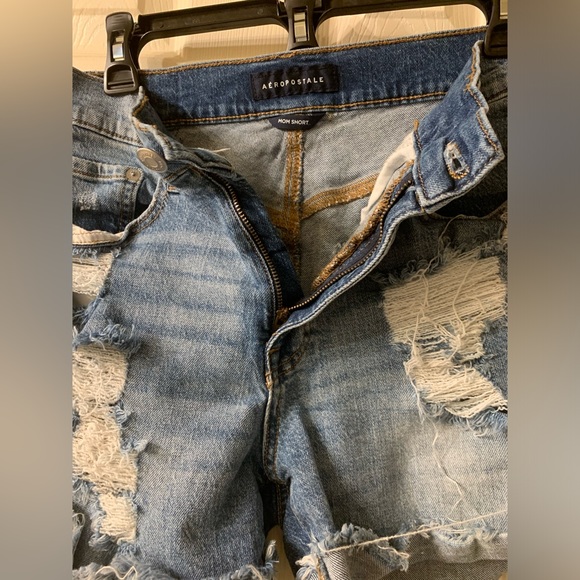 AEROPOSTALE MEDIUM WASH DISTRESSED ROLL CUFF HIGH RISE DENIM JEAN MOM SHORT SZ 4 - Picture 2 of 6